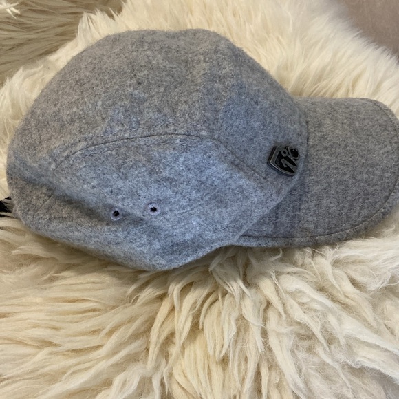 RARE ICELANTIC ADJUSTABLE WOOL AND ACRYLIC HAT - Picture 1 of 7